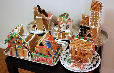 Holiday Gingerbread House Decorating Party for the Kids